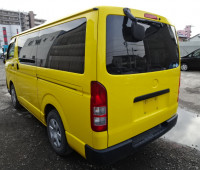 2013-toyota-hiace-small-16