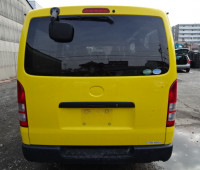 2013-toyota-hiace-small-13