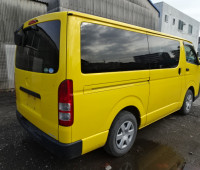 2013-toyota-hiace-small-12