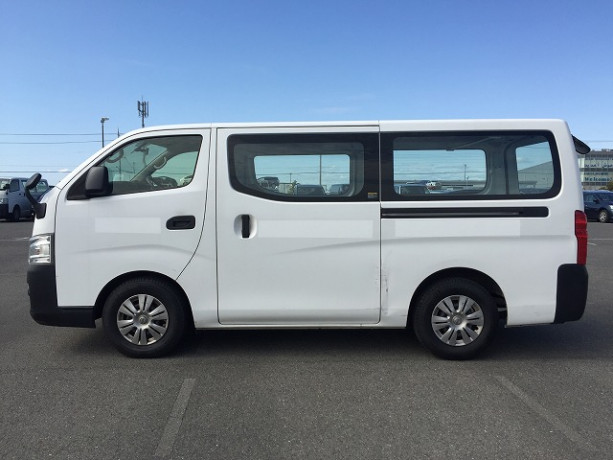 2014-nissan-caravan-big-19