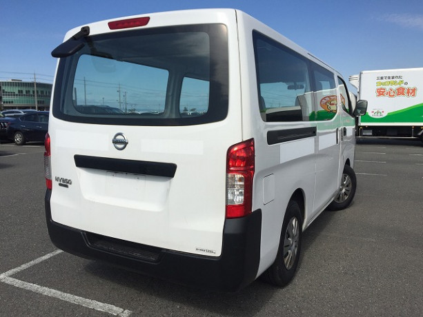 2014-nissan-caravan-big-11