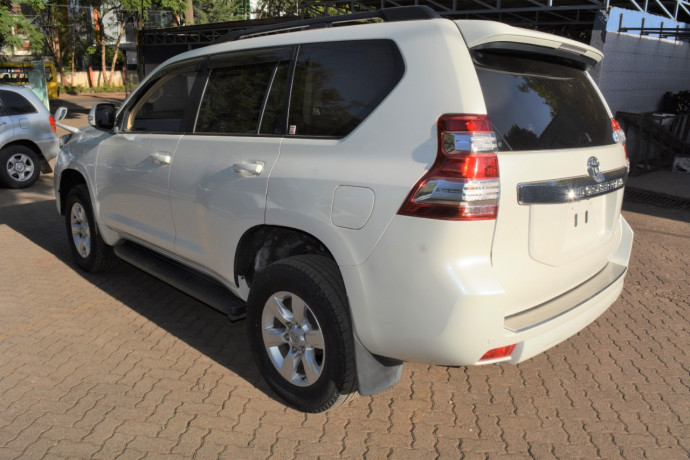 2013-toyota-land-cruiser-prado-big-1