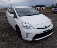 toyota-prius-small-0