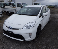 toyota-prius-small-6