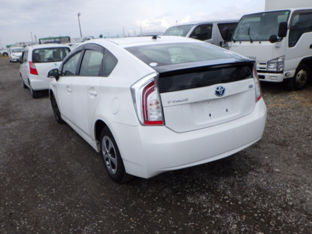 toyota-prius-big-2