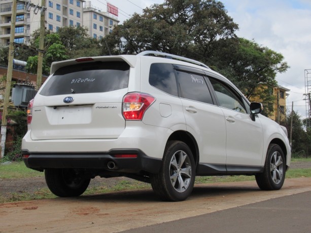 subaru-forester-2014-model-pearl-white-color-excellent-condition-big-2