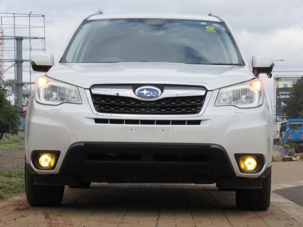 subaru-forester-2014-model-pearl-white-color-excellent-condition-big-0