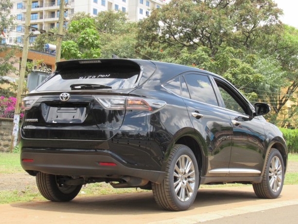 panoramic-glass-roof-toyota-harrier-2014-model-black-color-big-2