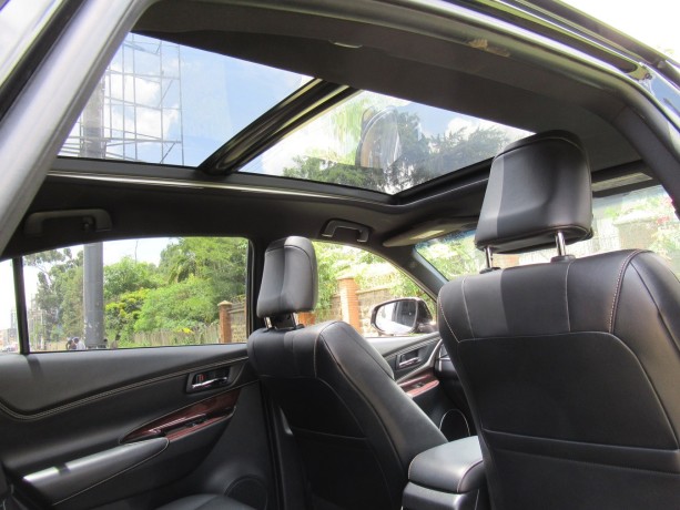 panoramic-glass-roof-toyota-harrier-2014-model-black-color-big-4