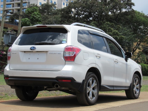 subaru-forester-2014-model-pearl-white-color-big-0