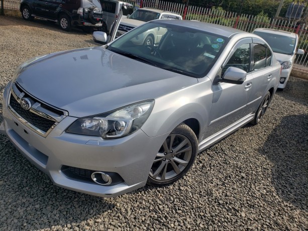 subaru-legacy-big-1