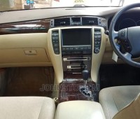 toyota-crown-small-6