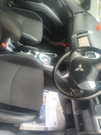 mitsubishi-outlander-big-6