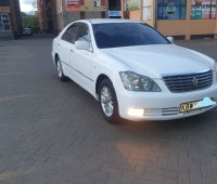 toyota-crown-royal-saloon-small-1