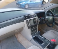 toyota-crown-royal-saloon-small-3