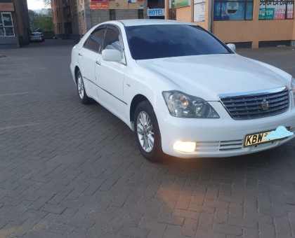 Toyota Crown Royal Saloon
