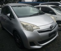 toyota-ractis-small-0