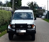 toyota-landcruiser-hardtop-small-3