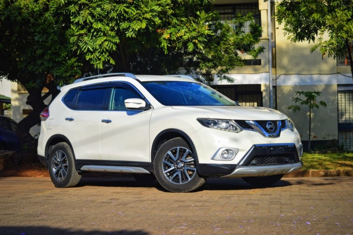 nissan-x-trail-2014-sv-premium-pearl-white-big-8