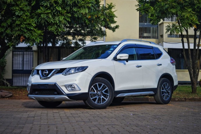 nissan-x-trail-2014-sv-premium-pearl-white-big-3
