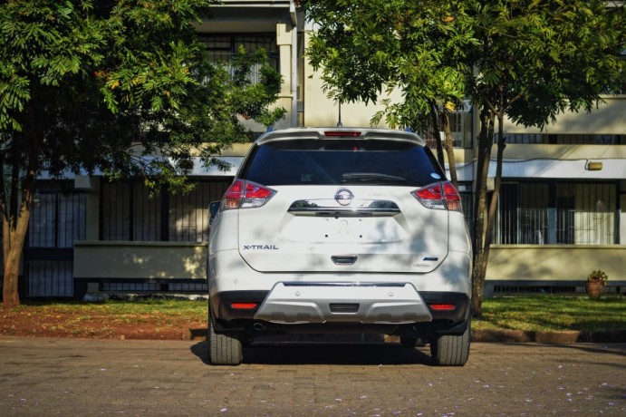 nissan-x-trail-2014-sv-premium-pearl-white-big-6