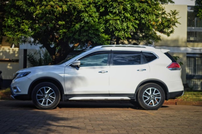 nissan-x-trail-2014-sv-premium-pearl-white-big-4
