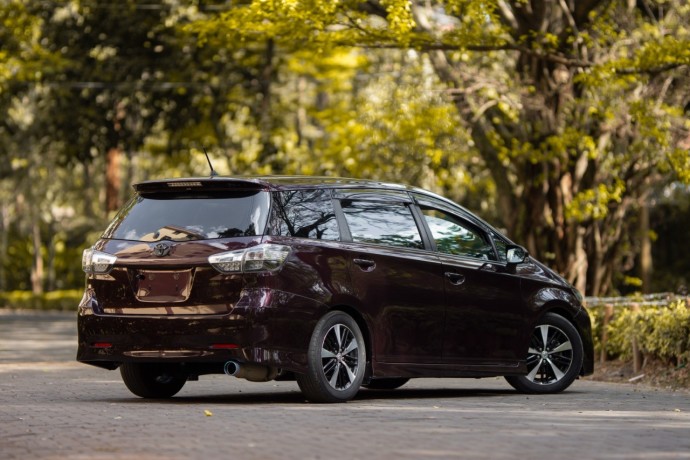 toyota-wish-2014-brown-big-3