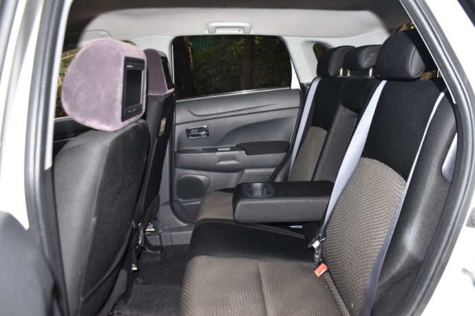 mitsubishi-rvr-2015-white-big-5