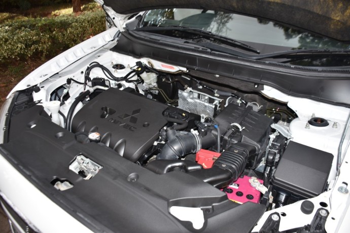 mitsubishi-rvr-2015-white-big-9