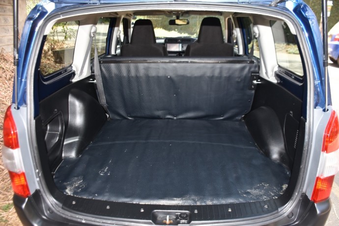 toyota-succeed-2015-blue-big-9