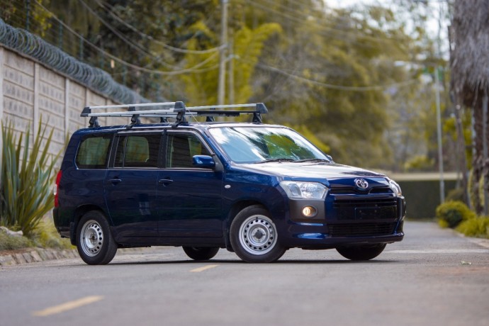 toyota-succeed-2015-blue-big-1