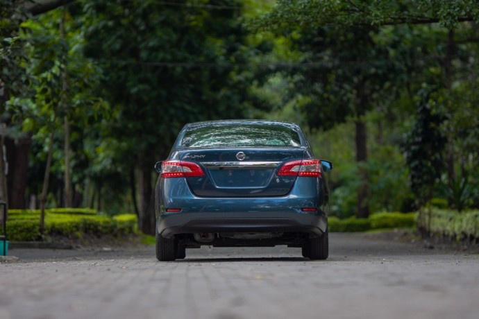 nissan-sylphy-2014-blue-big-2