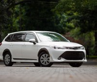 toyota-fielder-2015-white-small-10