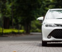 toyota-fielder-2015-white-small-8