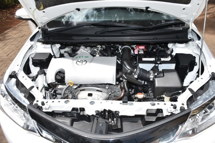 toyota-fielder-2015-white-big-5