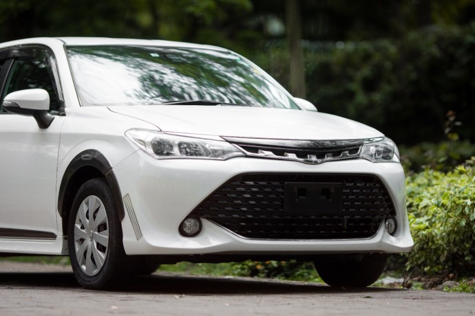 toyota-fielder-2015-white-big-1