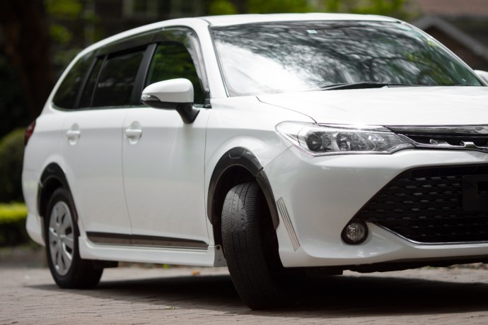 toyota-fielder-2015-white-big-11