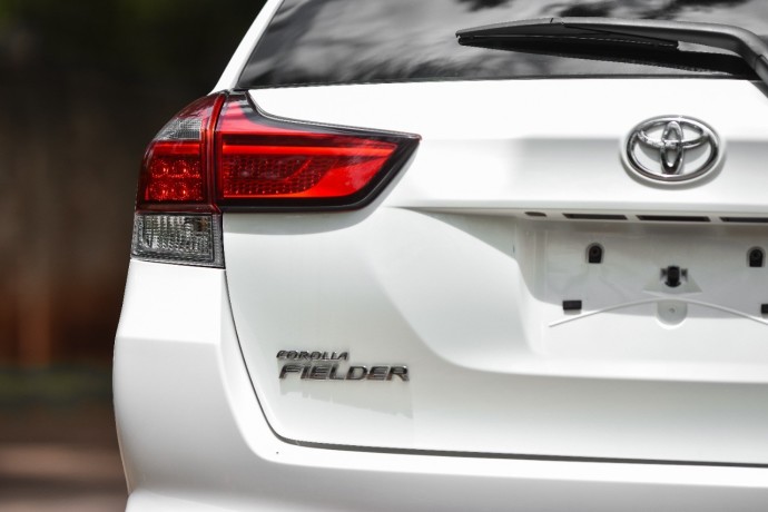 toyota-fielder-2015-white-big-2