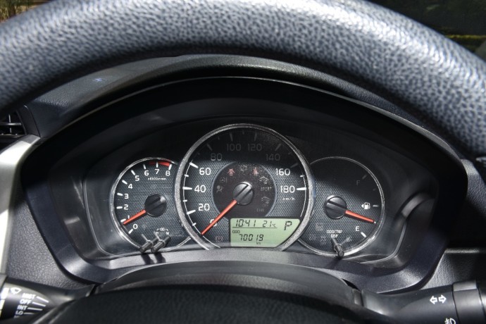 toyota-fielder-2015-white-big-6