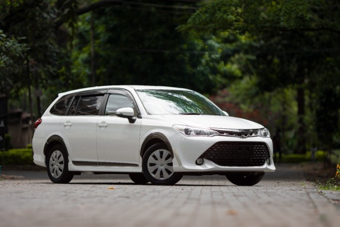 toyota-fielder-2015-white-big-10