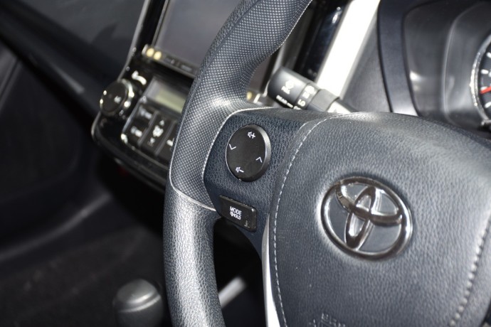 toyota-fielder-2015-white-big-16