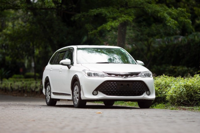 toyota-fielder-2015-white-big-0