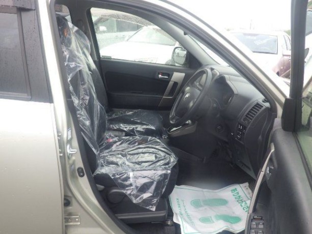 toyota-rush-2014-silver-big-3