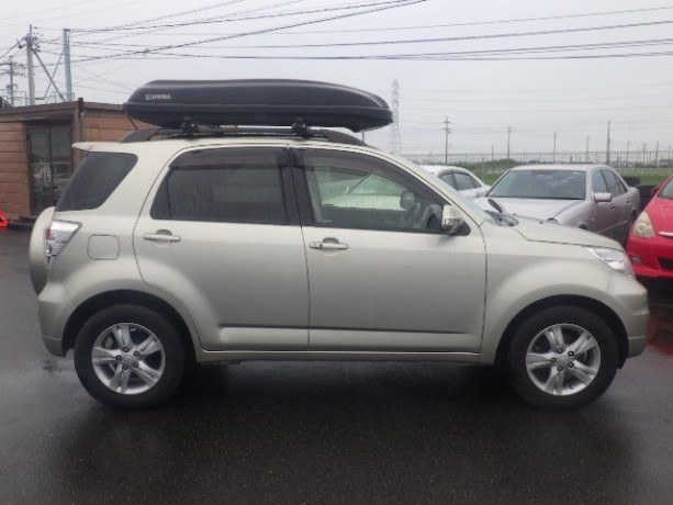 toyota-rush-2014-silver-big-8