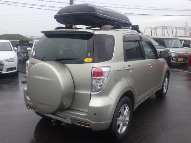 toyota-rush-2014-silver-big-1