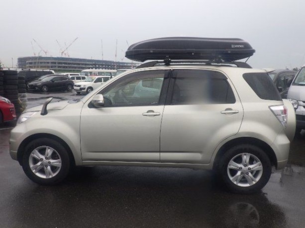 toyota-rush-2014-silver-big-2