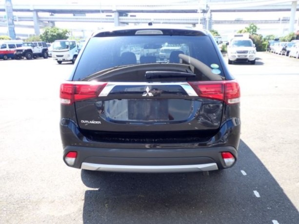 mitsubihi-outlander-2015-black-big-4