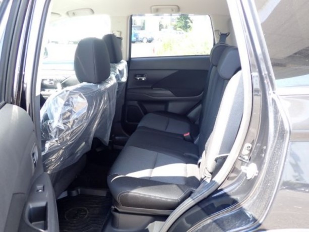 mitsubihi-outlander-2015-black-big-5
