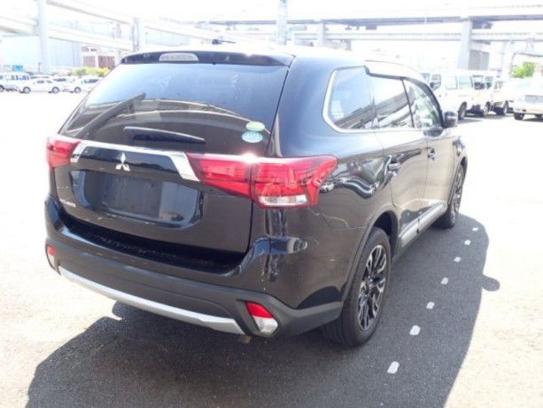 mitsubihi-outlander-2015-black-big-3
