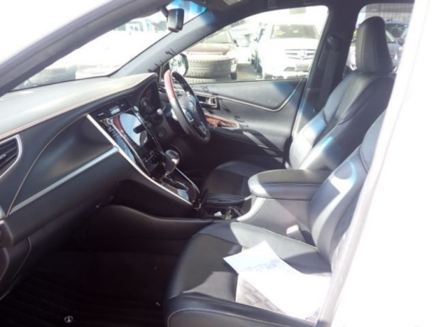 toyota-harrier-2015-white-big-7